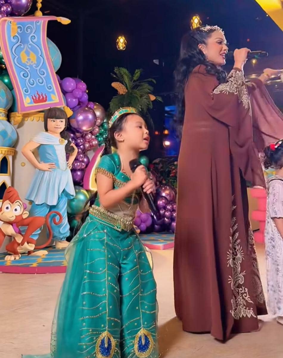 Pesta ulang tahun ke-4 Ameena Atta