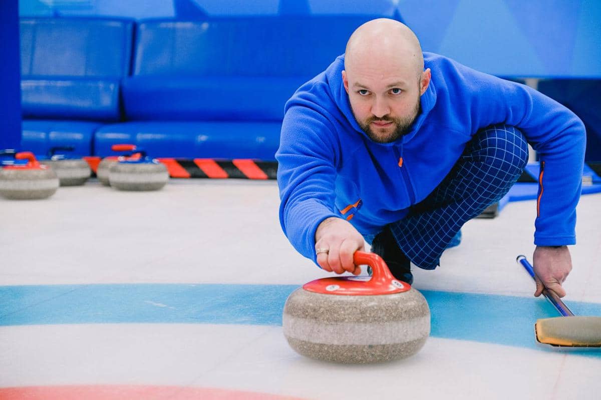 5 Fakta Curling, Sapu Batu Jadi Cabor Olimpiade