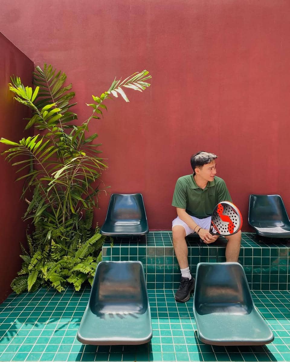 Styling atasan short sleeve ala Gusti Rayhan