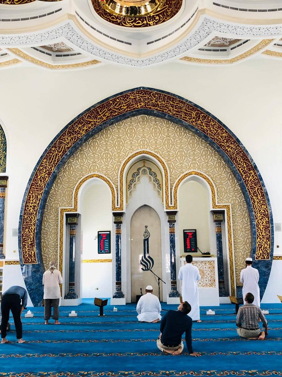 ilustrasi orang sholat berjamaah