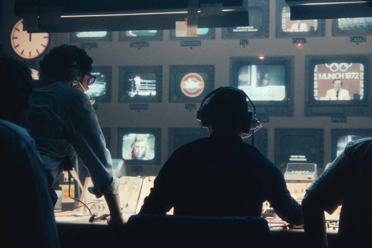 cuplikan adegan dalam film September 5 (2024)