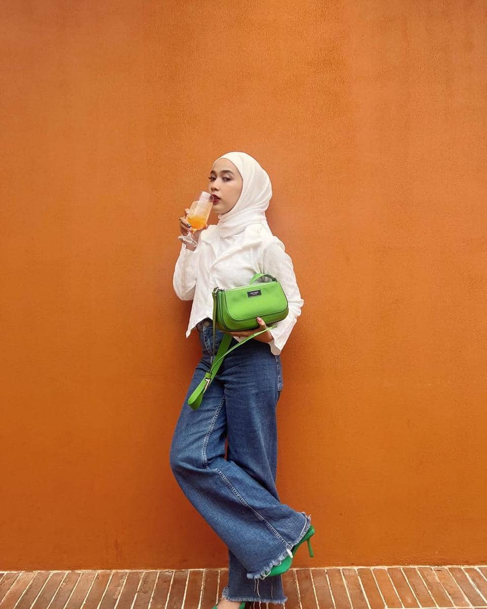 inspirasi gaya ala Indy Ratna