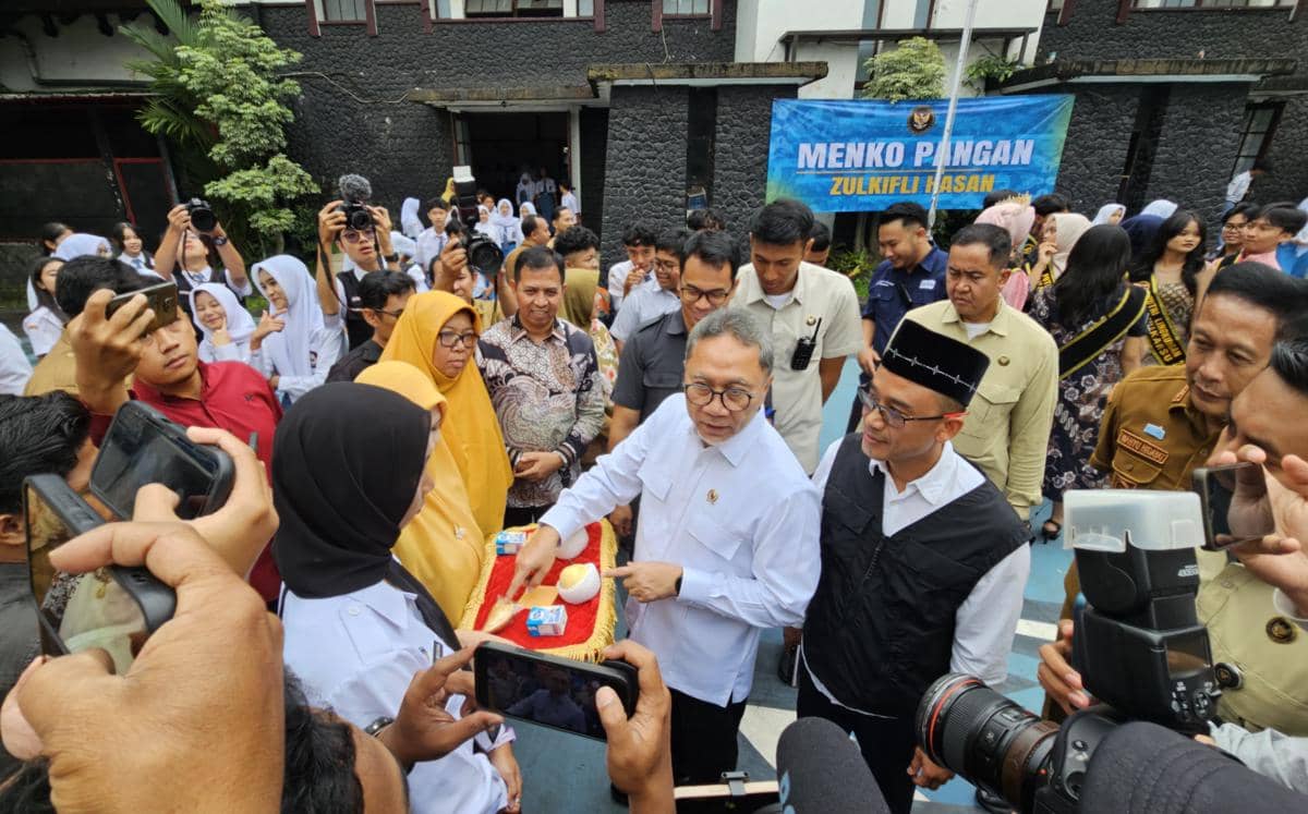 Zulhas Tantang Ketua BEM UGM Diskusi Langsung Soal MBG