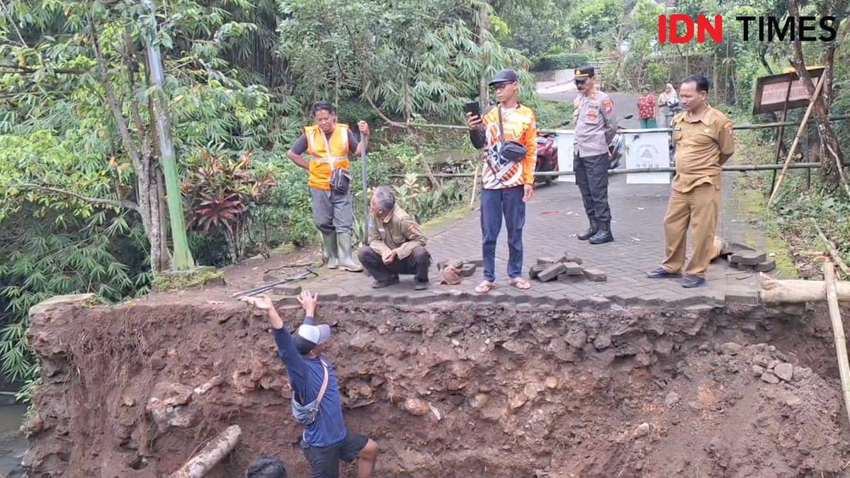 Jembatan di Ngawi Putus Dihantam Banjir