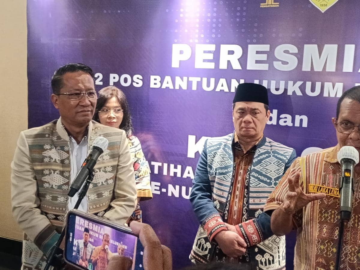 Menteri Hukum RI, Supratman Andi Agtas, bersama Gubernur NTT, Emanuel Melkiades Laka Lena meresmikan 3.442 posbakum. (IDN Times/Putra Bali Mula)