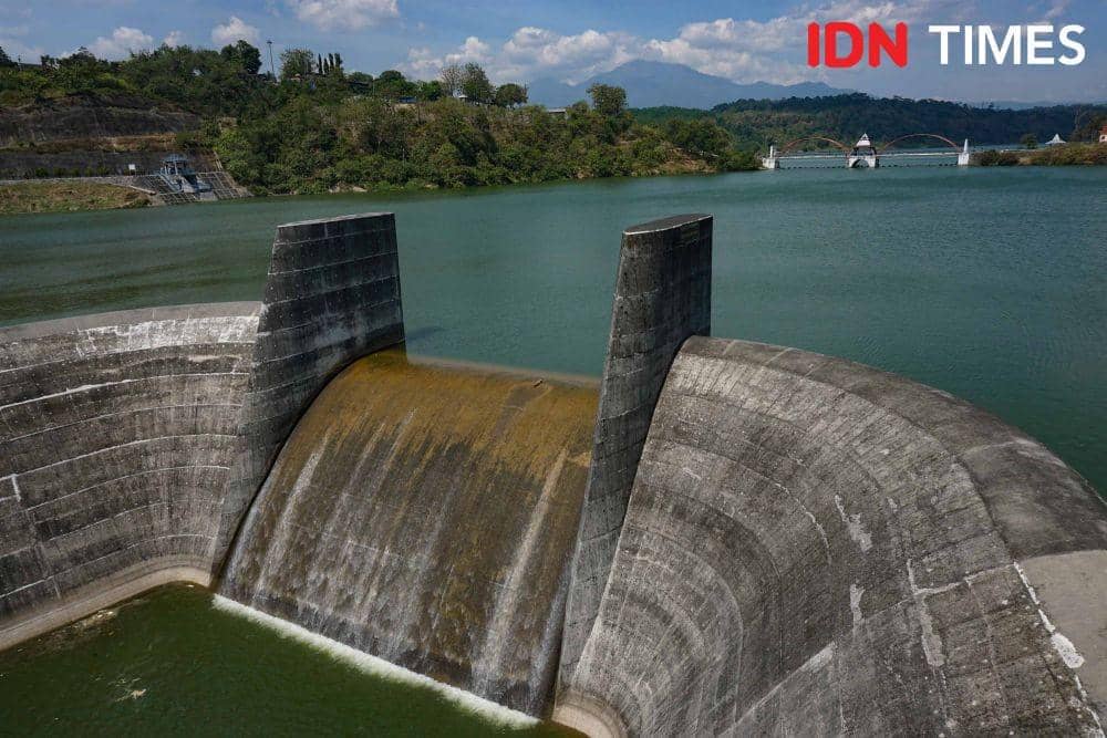 Ilustrasi bendungan. (IDN Times/Dhana Kencana)