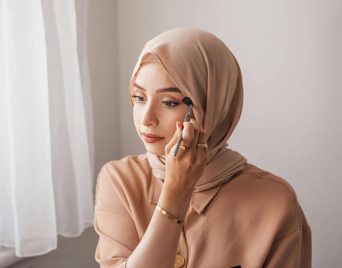 Puasa Tapi Tetap Glowing! 7 Tips Makeup Tahan Lama di Bulan Ramadan