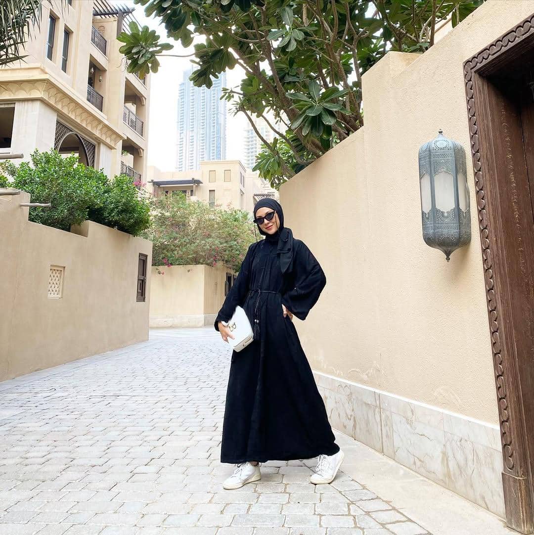 OOTD hijab buat bukber ala Ratna Galih