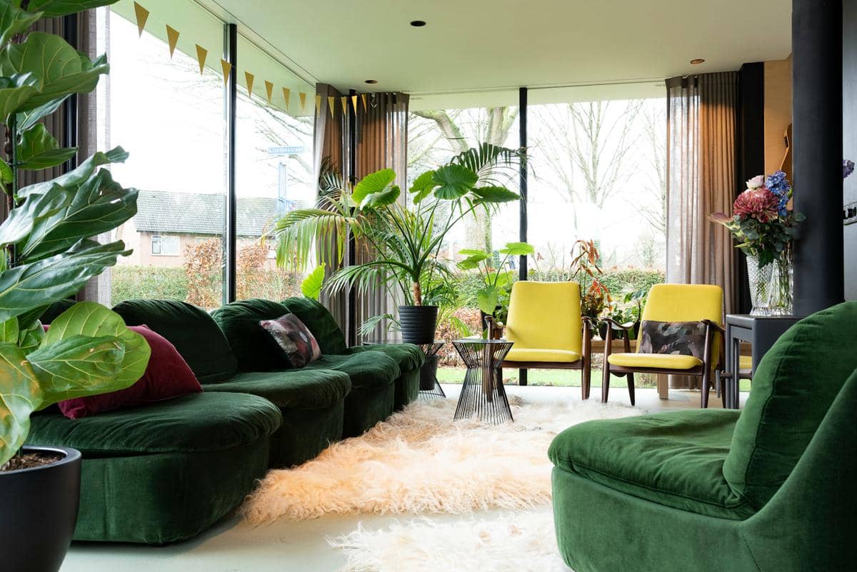 ilustrasi interior rumah warna emerald