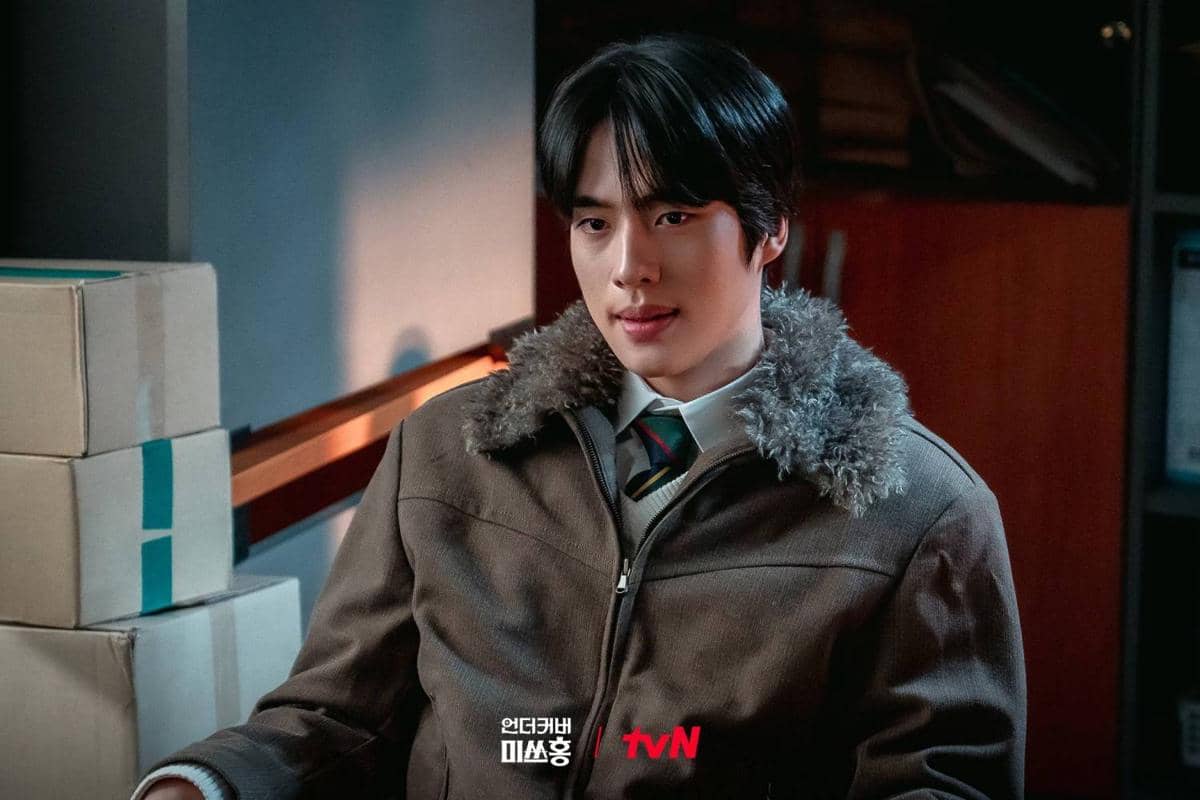 Cuplikan drama Korea Undercover Miss Hong 