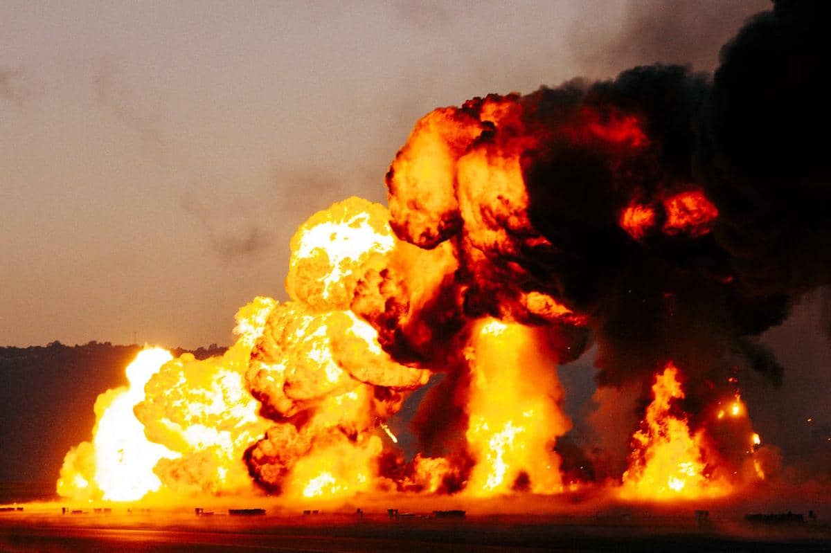 Bomb Letum Serangan Balik Iran: Ledakan Markas Besar AS di Qatar, Bahrain, Kuwait ...