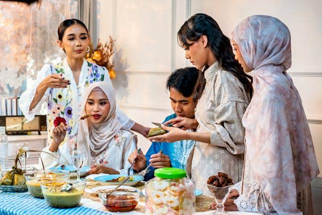 Halal Bihalal: Sejarah dan Maknanya dalam Budaya Lebaran