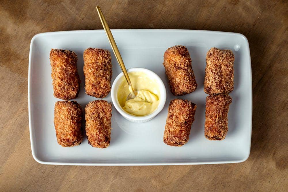 ilustrasi risol sambal goreng ati kentang