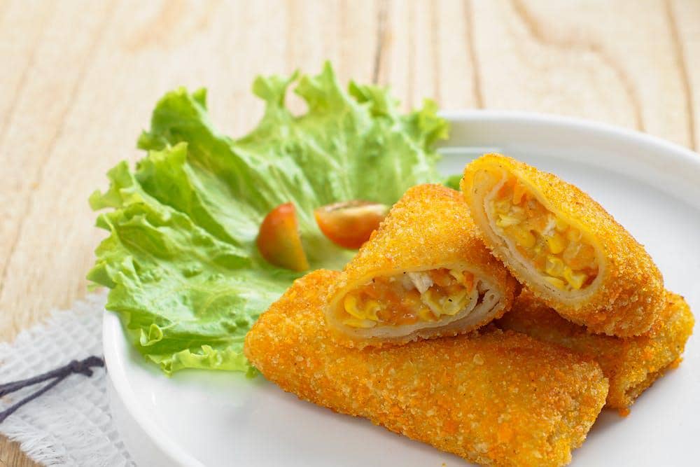 ilustrasi risol isi opor ayam