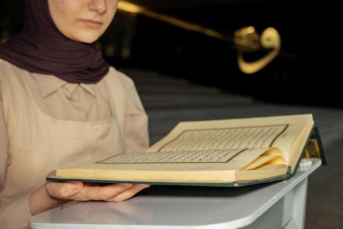 Ilustrasi Membaca Al-Qur'an