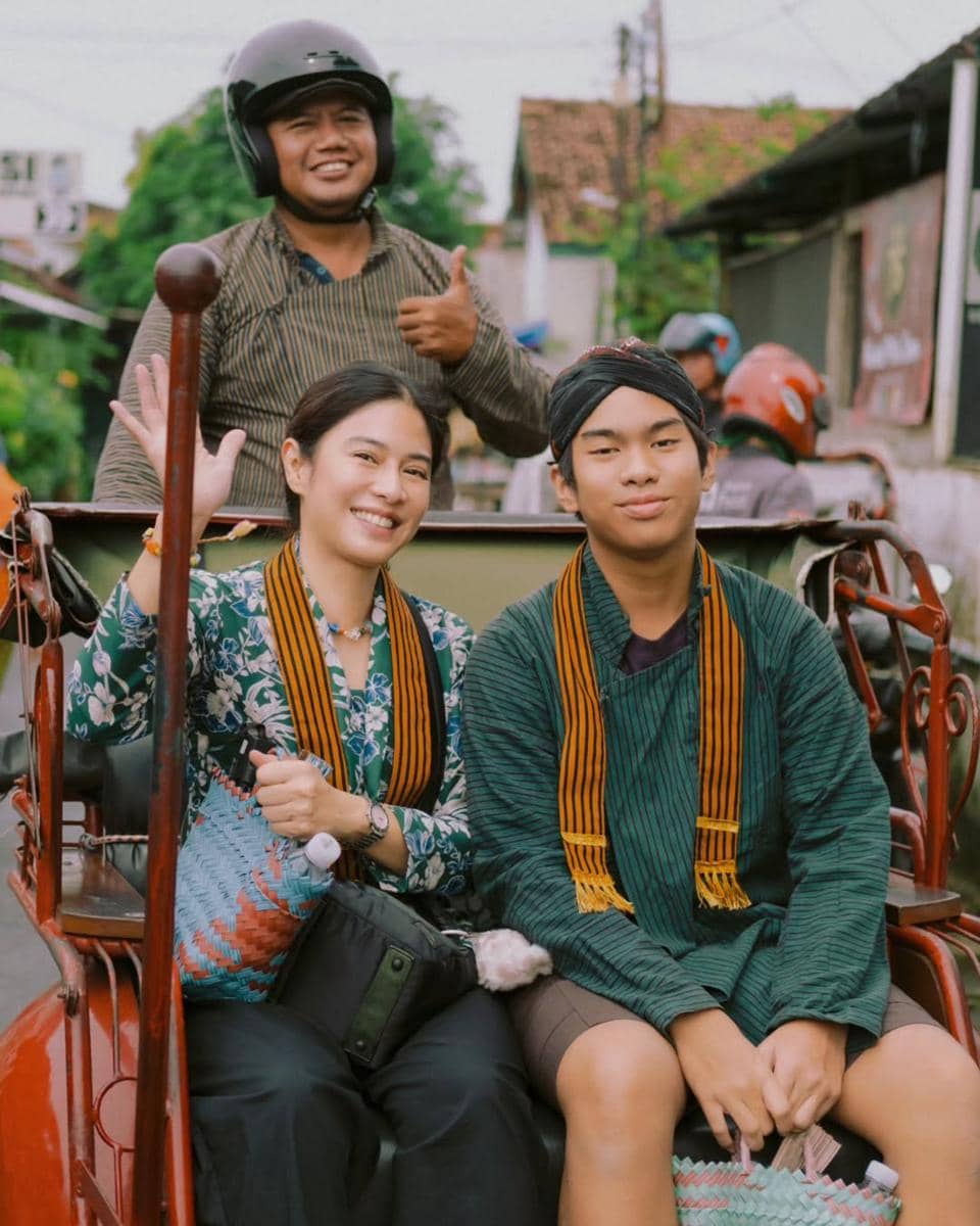 Dian Sastrowardoyo berlibur ke Yogyakarta