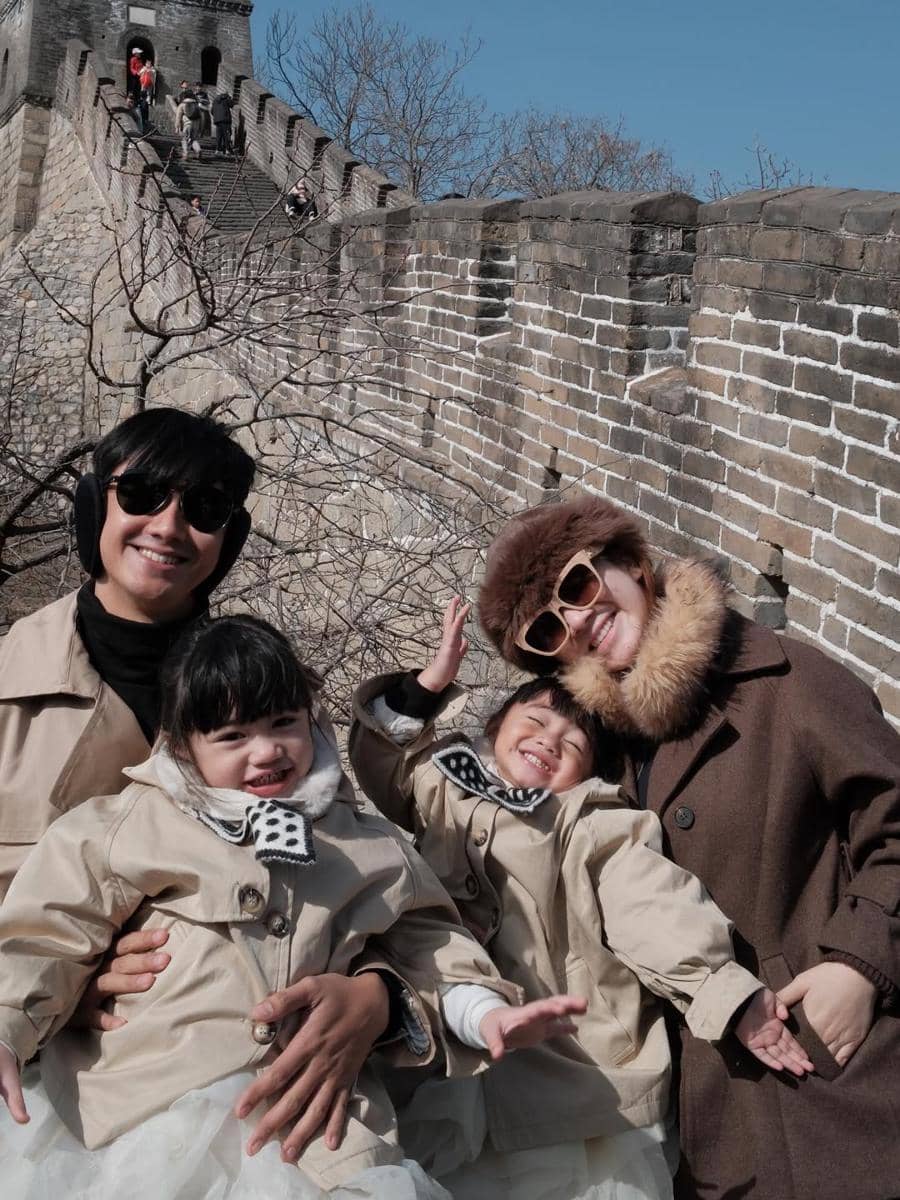 Keluarga Felicya Angelista ke Tembok Besar China