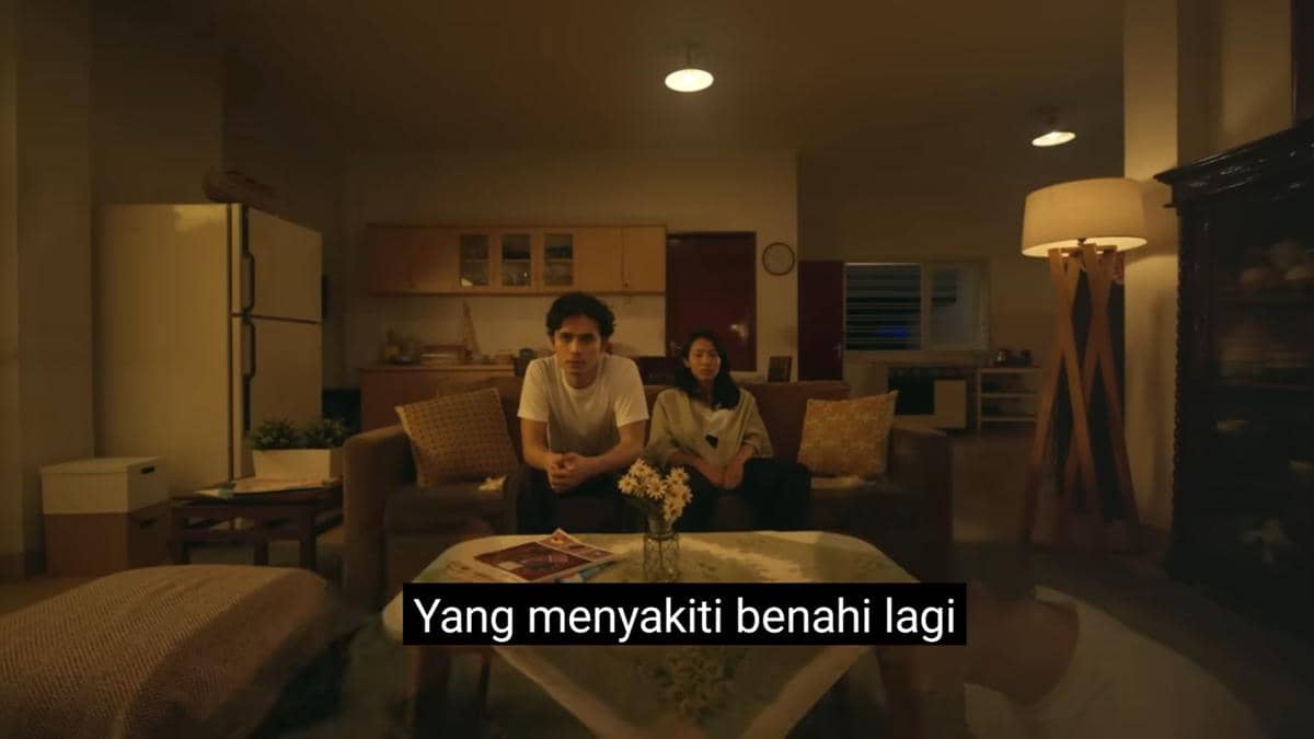 cuplikan video klip "Cincin"