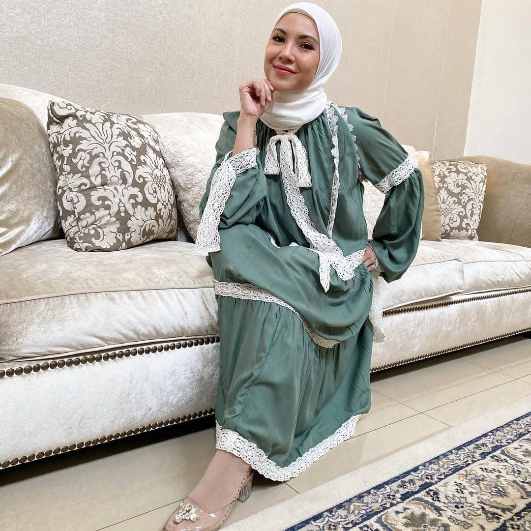 OOTD hijab buat bukber ala Ratna Galih