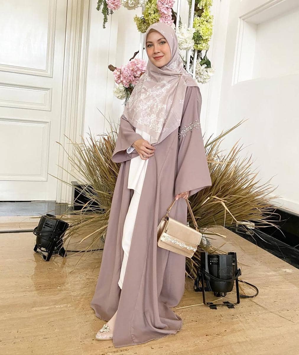 OOTD hijab buat bukber ala Ratna Galih