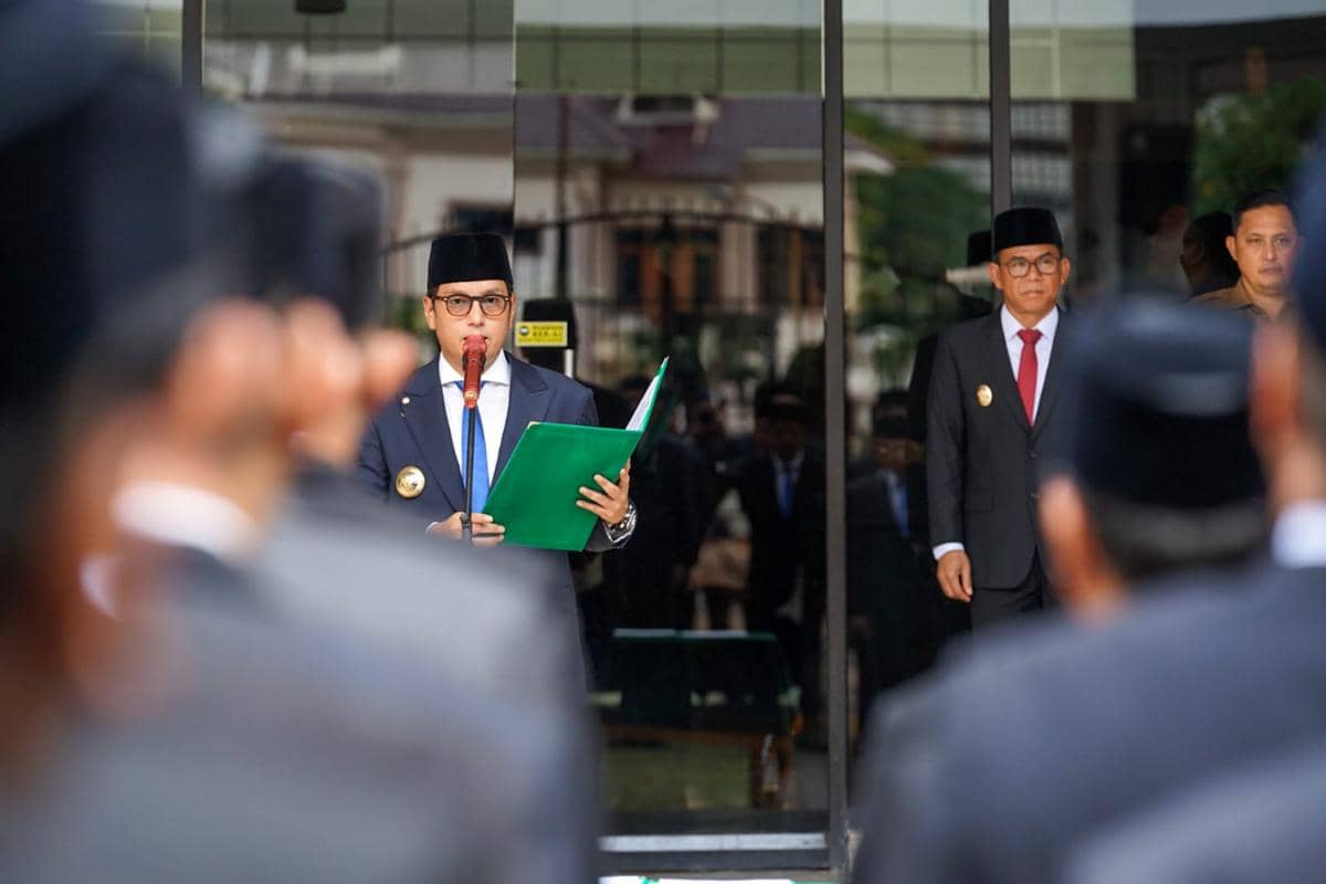 Lantik Para Camat dan Lurah Baru Medan, Rico Singgung soal Integritas