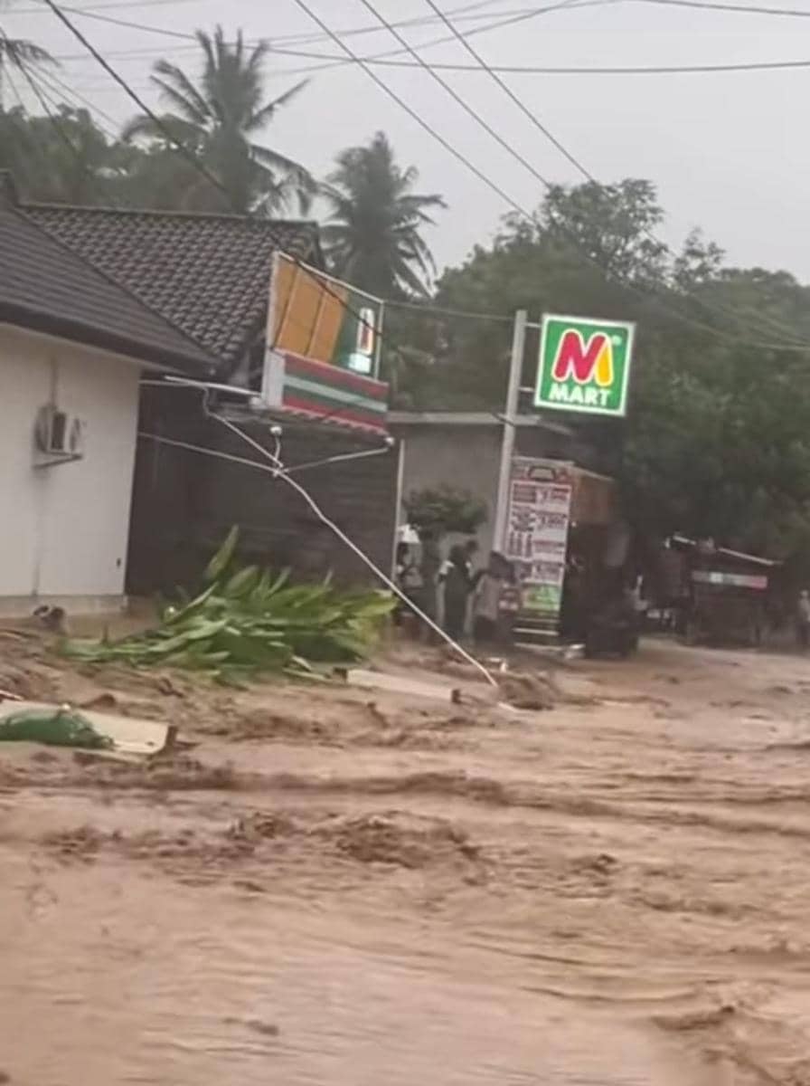 Banjir Terjang 4 Kecamatan di Lombok Tengah, Ratusan Rumah Terendam
