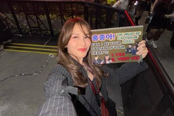 7 Potret Ayu Ting Ting Nonton Konser ATEEZ di Singapura, Fangirlingan