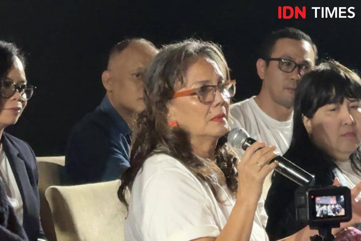 ⁠Bahas Film Laut Bercerita, Christine Hakim Tak Bisa Tahan Tangis