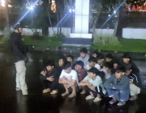 Tim Prabu Polrestabes Bandung Tangkap 17 Pemuda Bawa Parang Jelang Sahur
