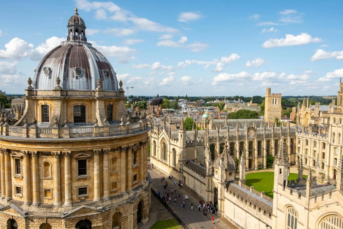 potret bangunan Oxford University 