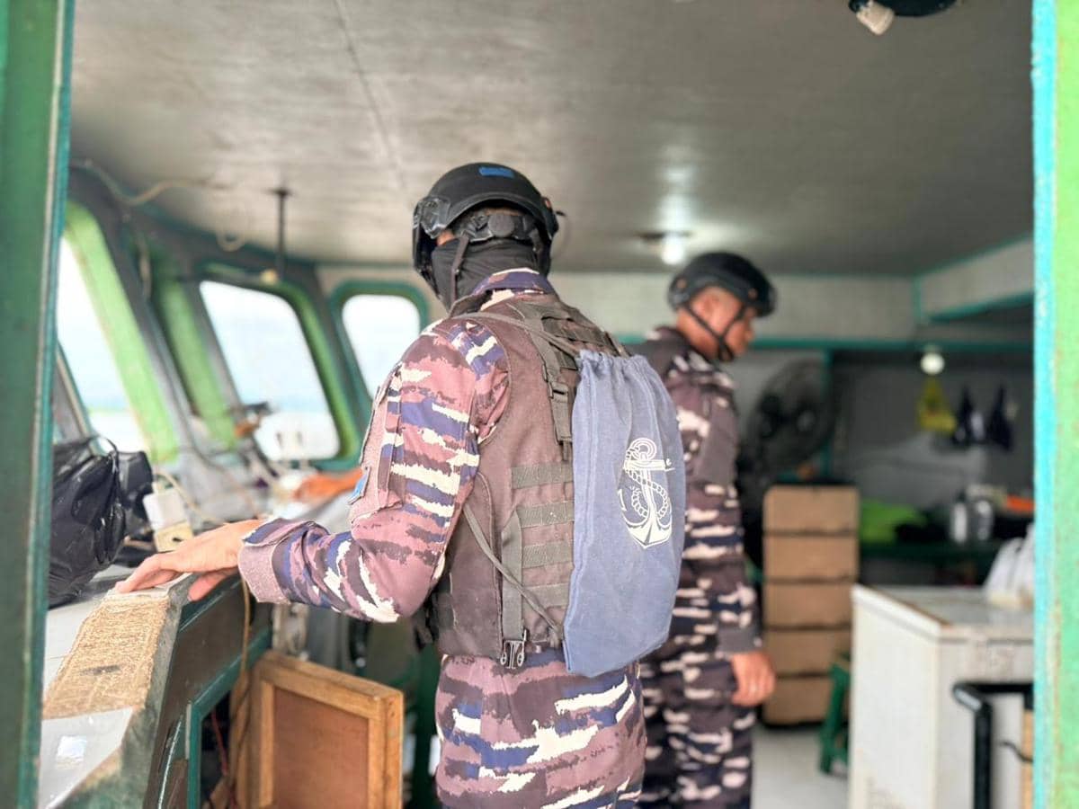 TNI AL Sikat Sindikat BBM Ilegal di Makassar, Amankan 2 Unit Kapal