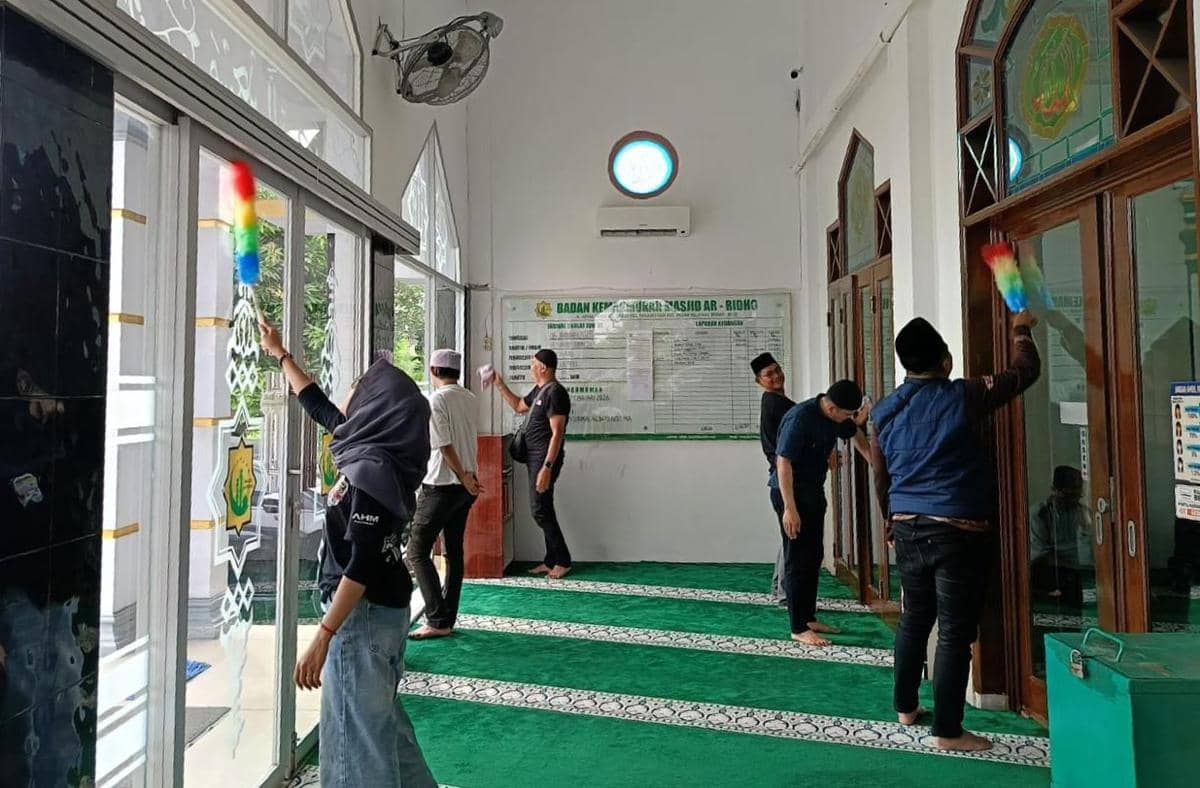 Bulan Ramadan, Bikers Sholeh Honda Medan Bersih-bersih Masjid