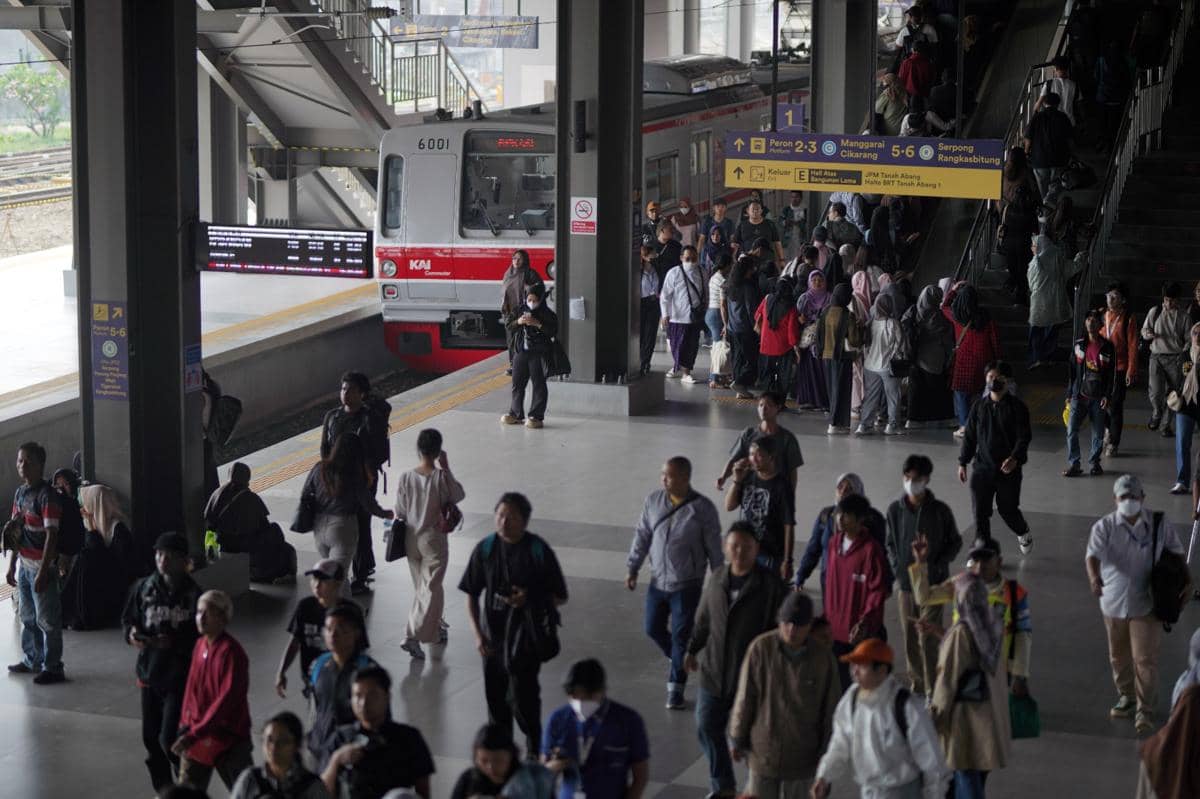 Pengguna KRL Bergeser Selama Ramadan, Jam Sibuk Pagi Maju Lebih Awal