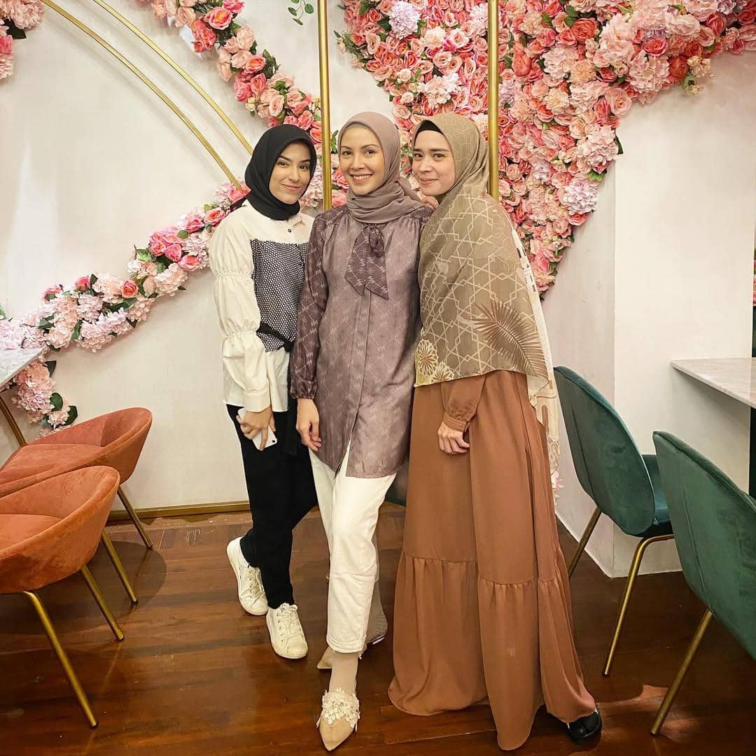 OOTD hijab buat bukber ala Ratna Galih