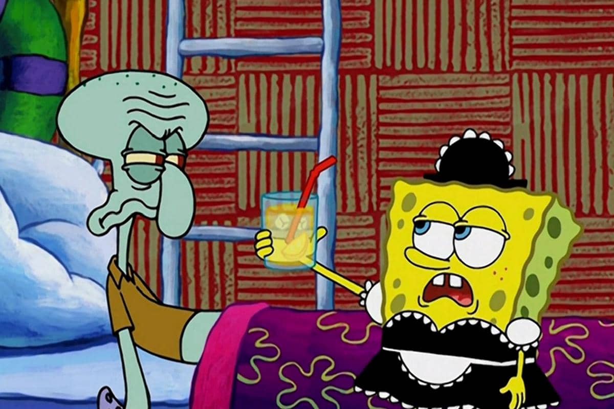 SpongeBob mengenakan outfit ala maid saat melayani Squidward di kasur