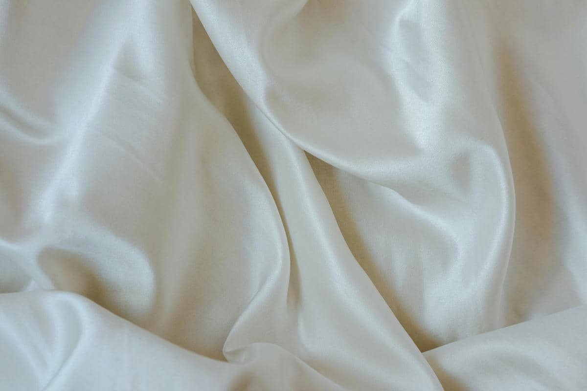 ilustrasi bahan sutra