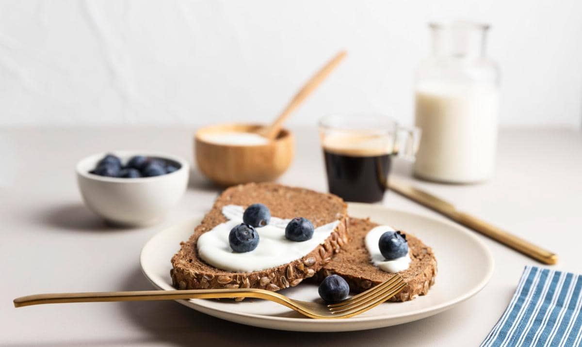 ilustrasi roti dengan olesan yogurt