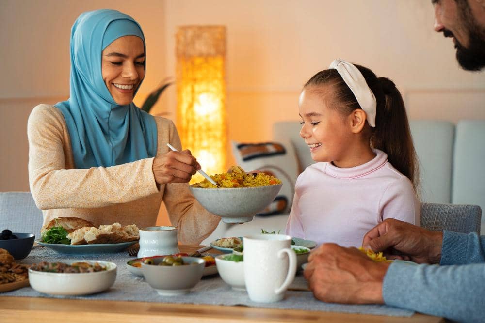 ilustrasi berbuka puasa dengan keluarga