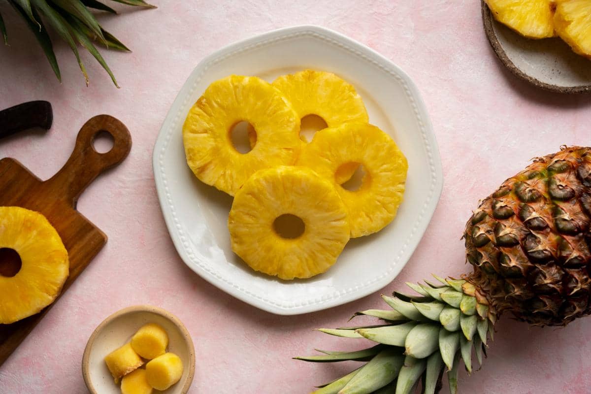 ilustrasi nanas potong