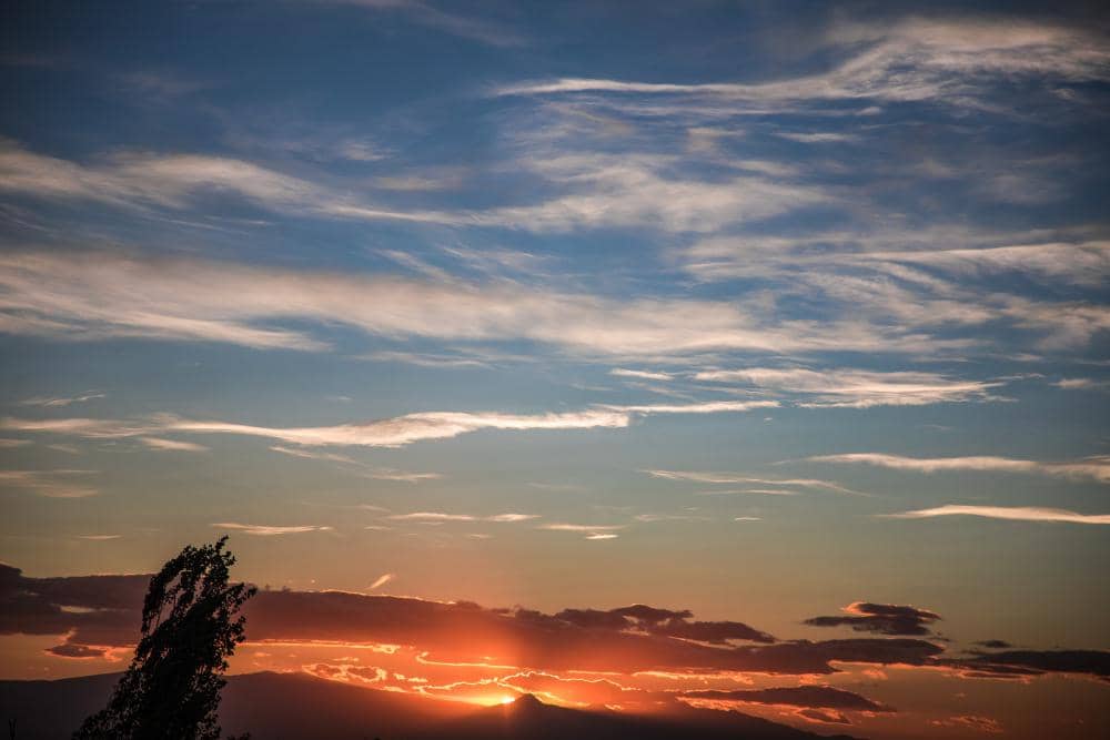 ilustrasi langit senja