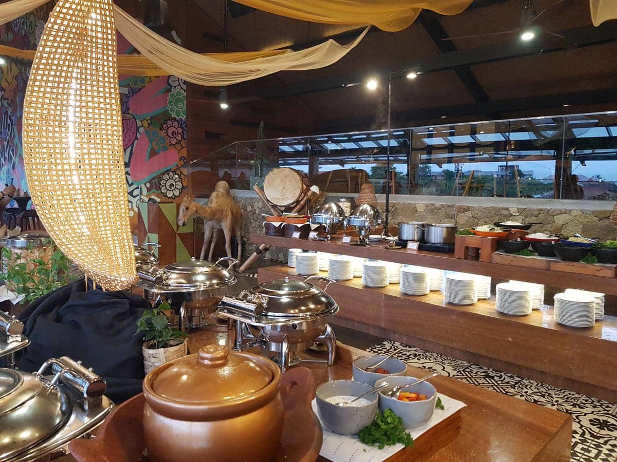 Suasana di PAON Restaurant Hotel Aryaduta Bali. 