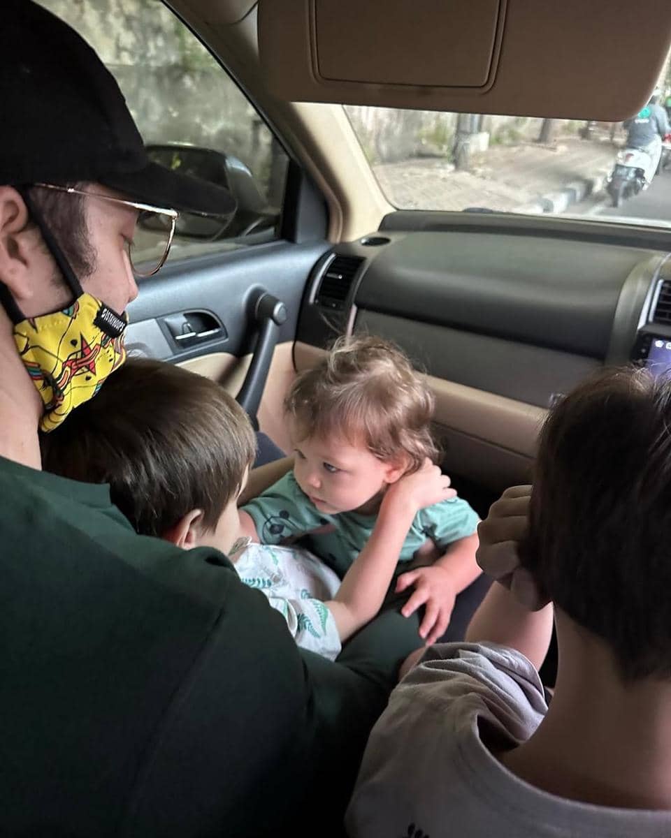 Kedekatan Stefan William dan anak