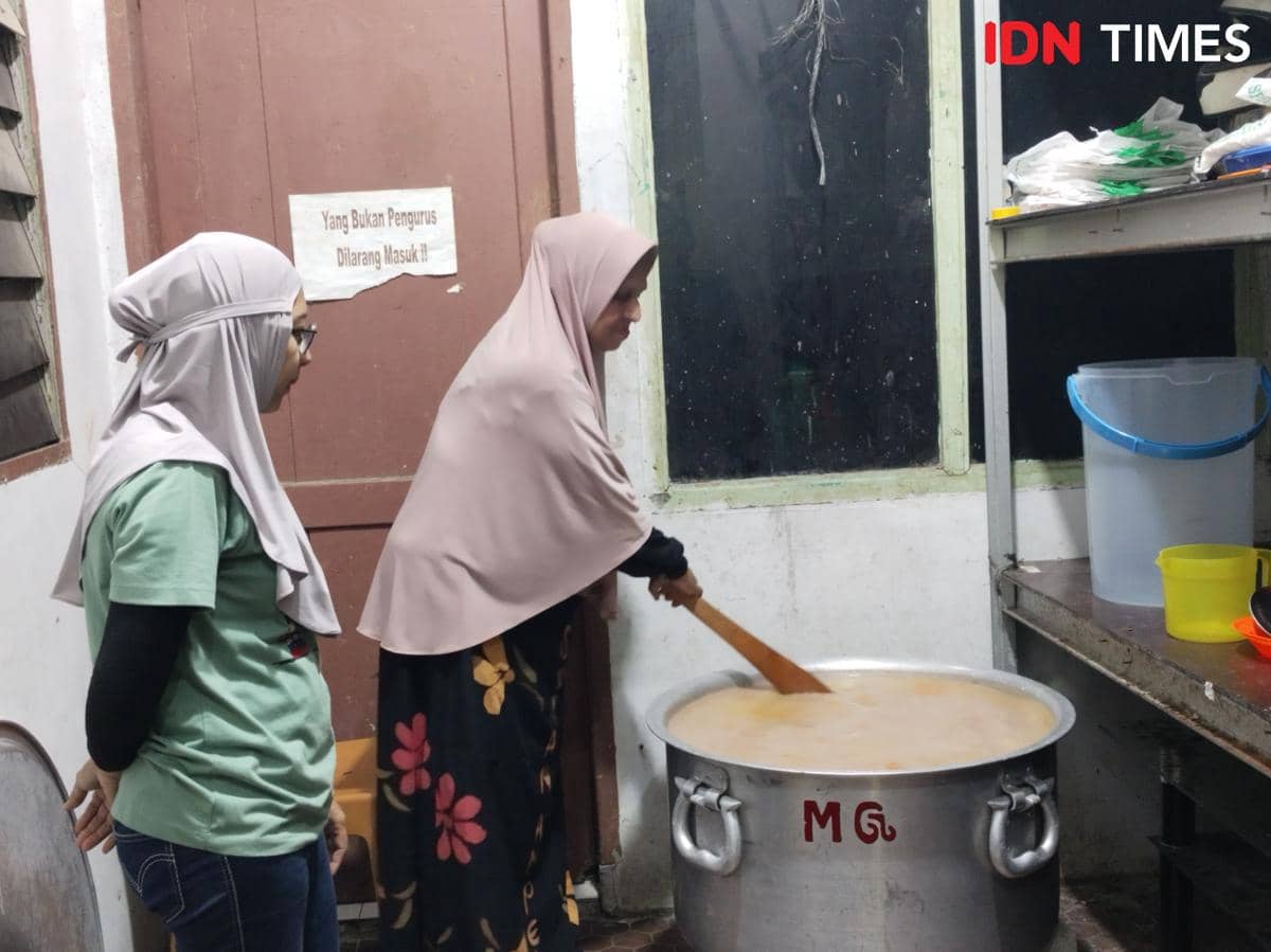 Nikmatnya Bukber Pakai Sup dan Teh Chai Khas India di Masjid Ghaudiyah