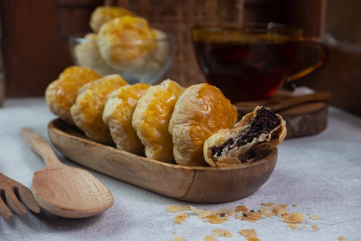 ilustrasi bakpia kurma almond