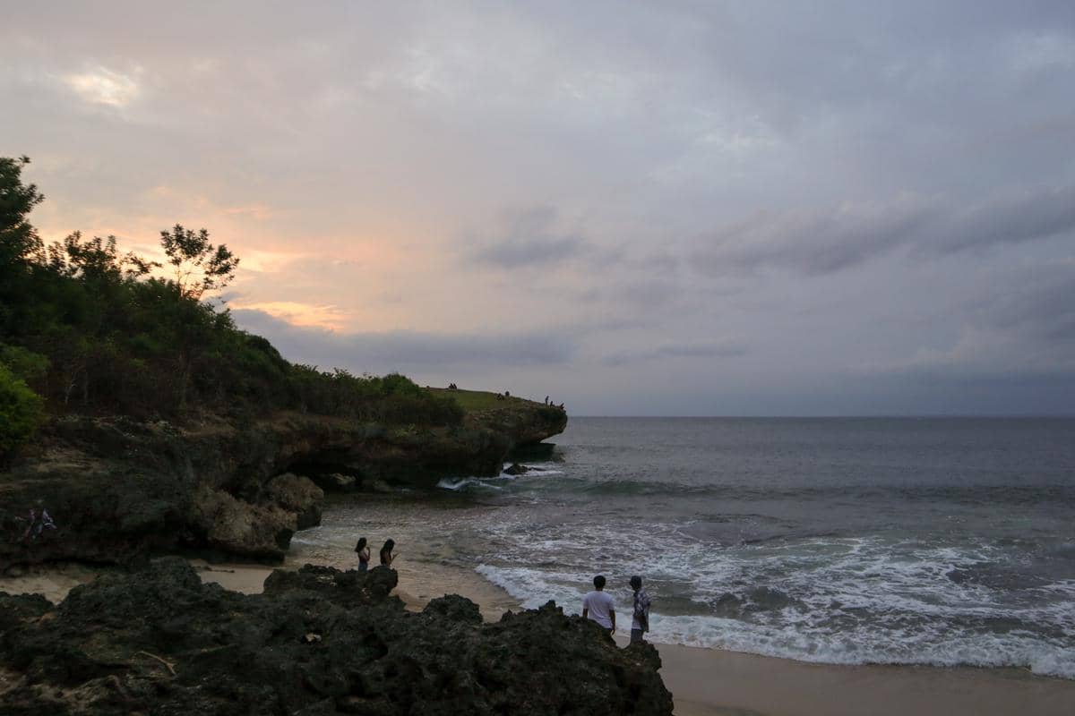 suasana di Pantai Honeymoon