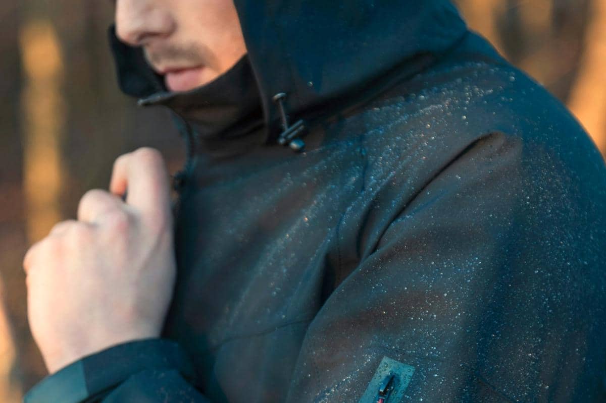 ilustrasi jaket anti air 