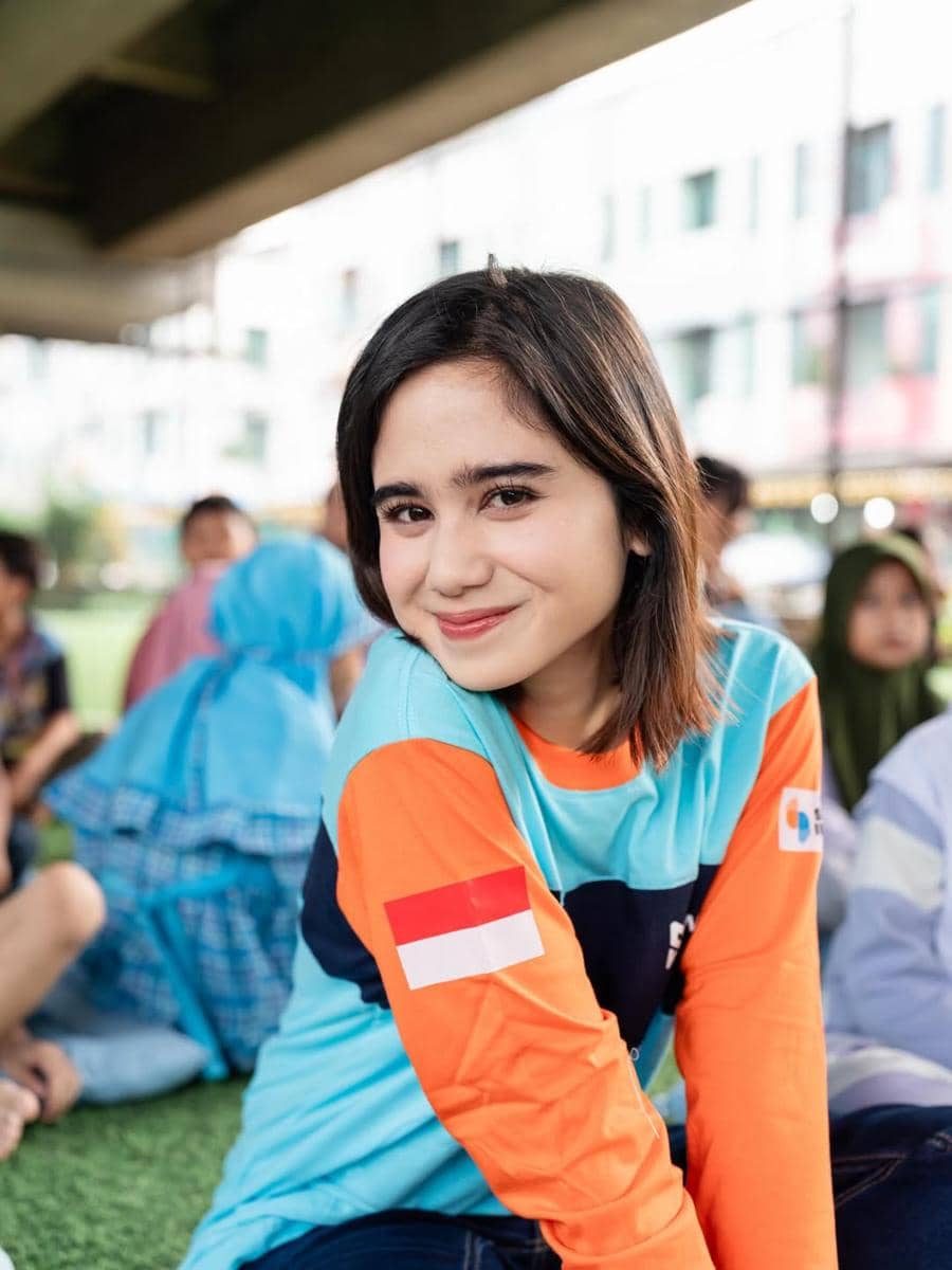 Tissa Biani jadi relawan di sekolah relawan