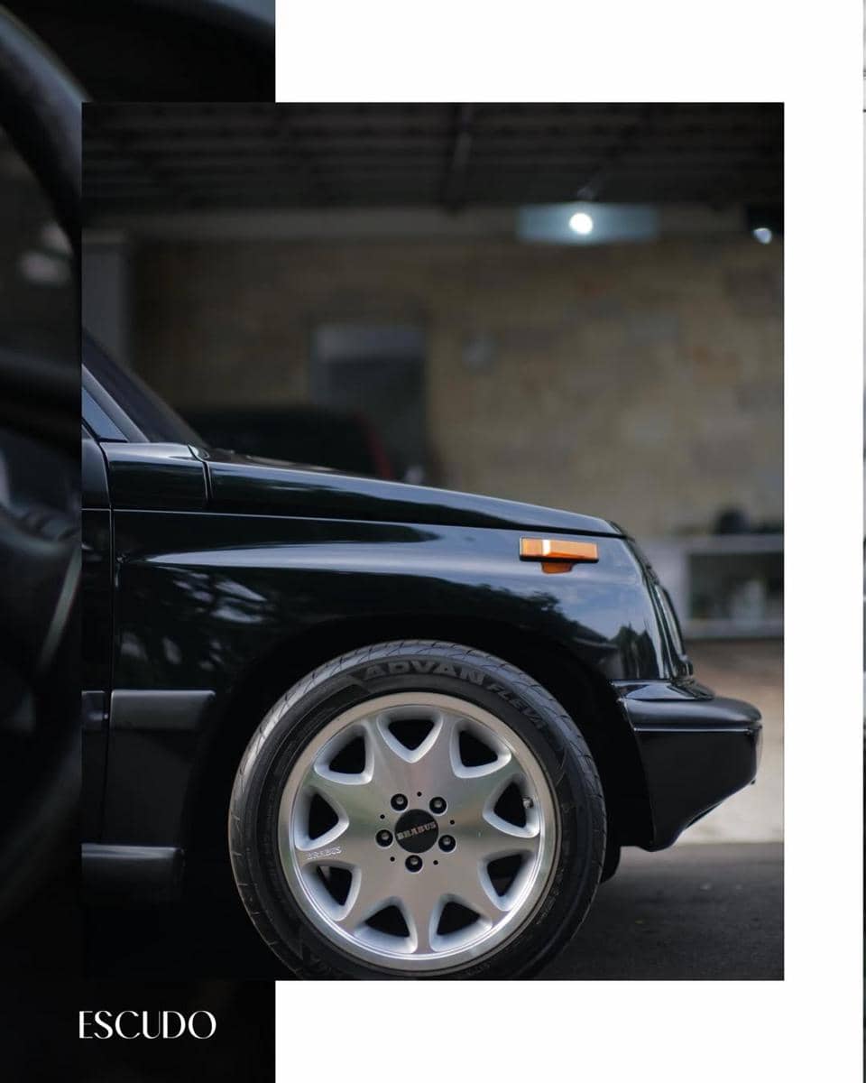 Gading Marten ajak Gempi jalan-jalan dengan mobil tua