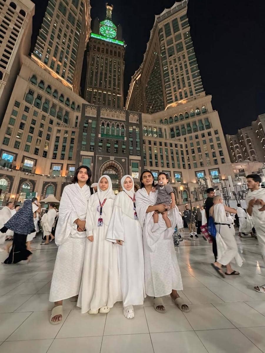 Keluarga Charly van Houten umrah saat Ramadan 2026