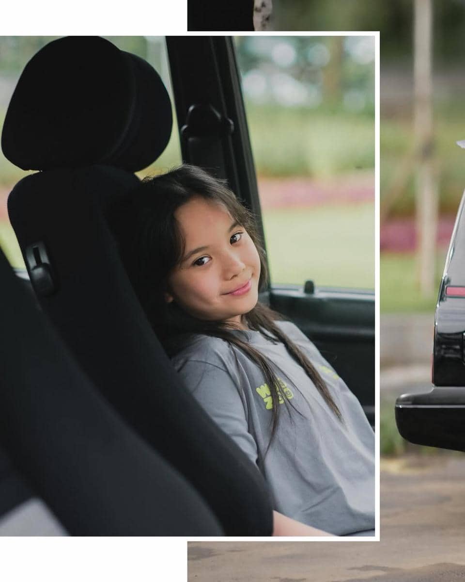 Gading Marten ajak Gempi jalan-jalan dengan mobil tua